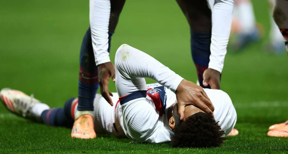 Désiré Doué no pudo continuar ante el Lorient (Reuters)