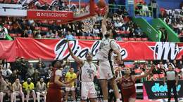 Fuerza Regia consigue el primer triunfo en la Serie Final (Javier Ríos)