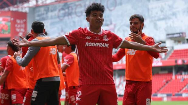 Isaías Violante celebra un gol con Toluca (Imago7)