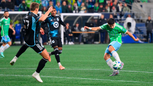 Obed Vargas marcó dos tantos ante Minnesota. (Foto: Reuters)