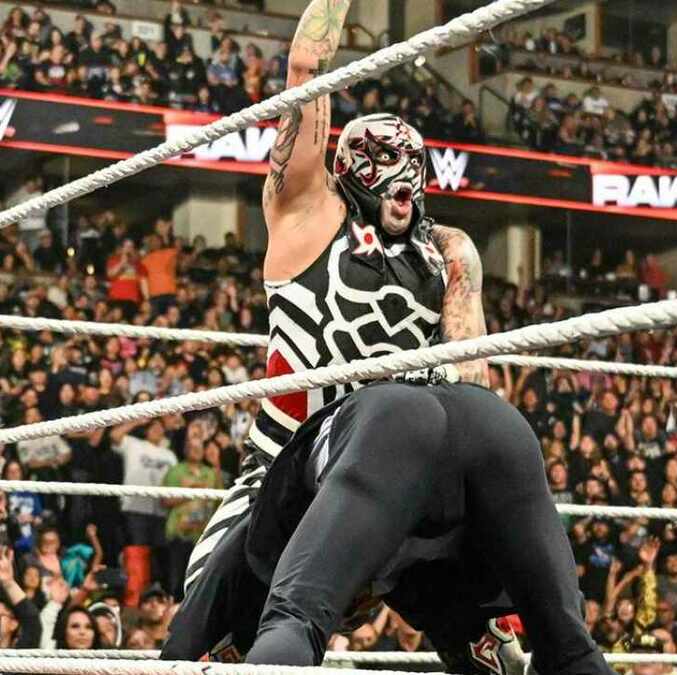 Penta se impuso a El Grande Americano con un Mexican Destroyer (WWE)