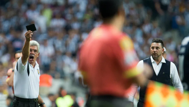 Tuca le sacó la cartera al abanderado en el Clásico Regio de Liguilla del 2016. (Foto: Mexsport)