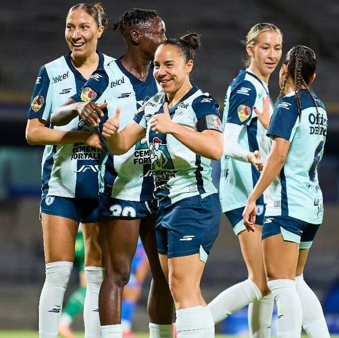 Pachuca le remontó a Cruz Azul con doblete de Charlyn Corral / Mexsport