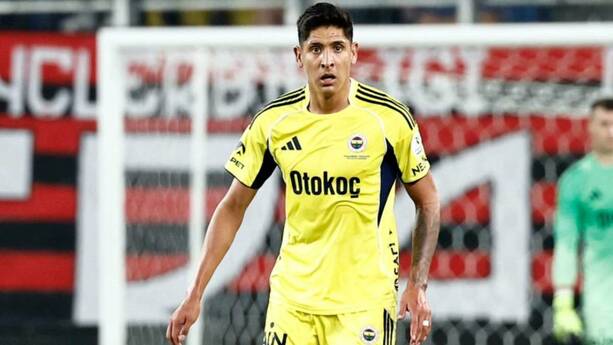 Edson Álvarez durante su debut en Turquía (Fenerbahce)