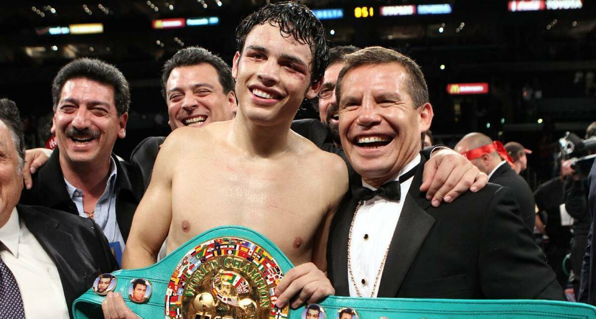 Julio César Chávez Jr. y su padre (Top Rank)