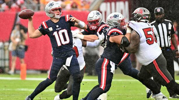 Drake Maye prepara un pase con los Patriots (Reuters)