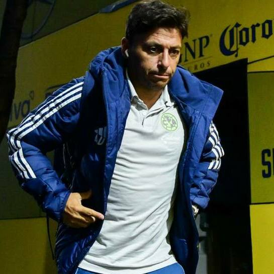 Ángel Villacampa previo a un juego de América Femenil (Imago7)