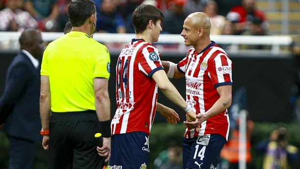 Chicharito ha estado de cerca con la Hormiga. (Foto: Mexsport)