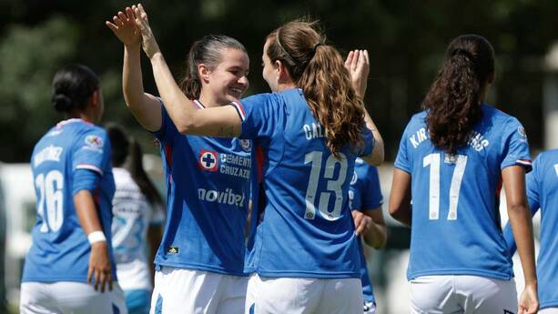 Cruz Azul Femenil celebra en Puebla (Imago7)