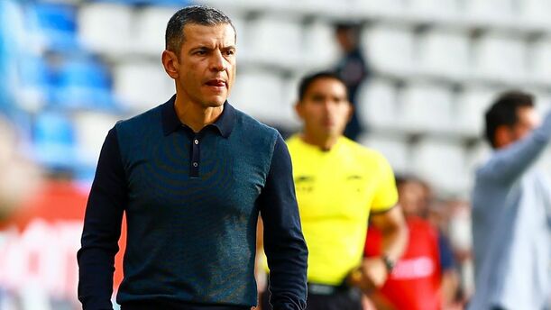 Jaime Lozano está en la cuerda floja. (Foto: Mexsport)