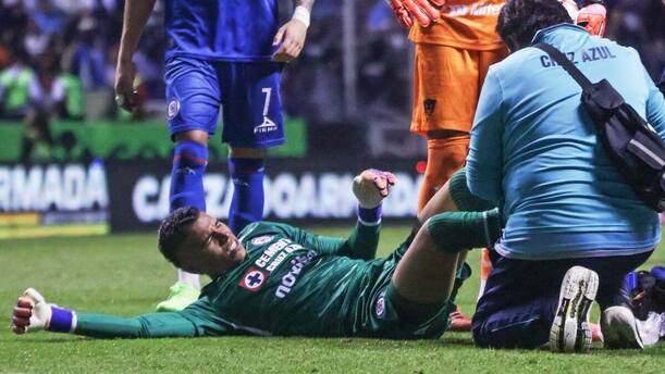 Kevin Mier salió gravemente lesionado (Imago7)