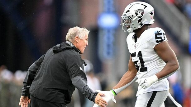 Pete Carroll ya coacheó su primer juego con los Raiders (Reuters)