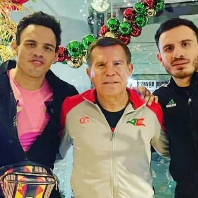 Julio César Chávez con sus hijos (Box Azteca)