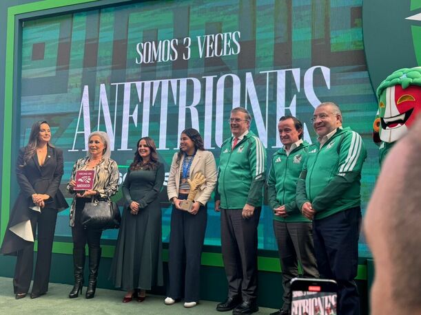 Marcelo Ebrard, secretario de Economía, visitó la FMF. (Foto: Jesús Quezada)