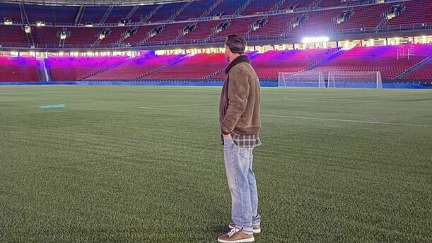 Messi pisó la cancha de su antigua casa durante la noche del domingo. (Foto: EFE)