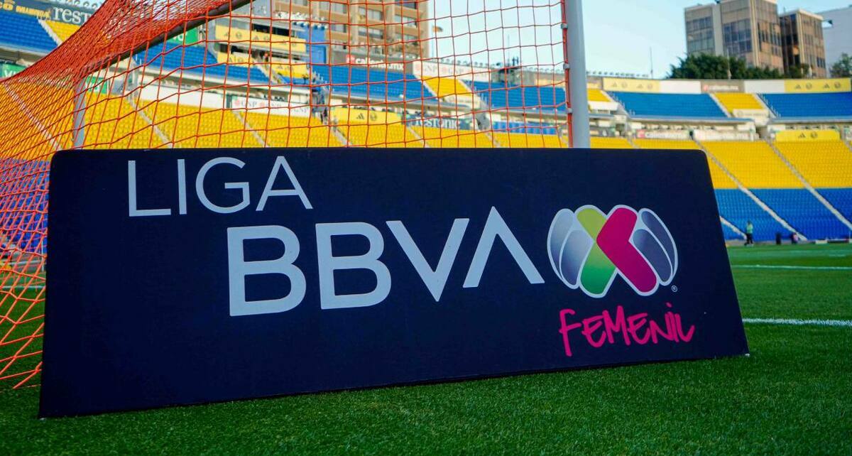 Pancarta de la Liga MX Femenil en el Estadio Azulcrema (Imago7)