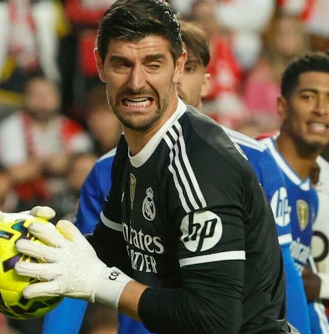 Thibaut Courtois en el juego contra Rayo Vallecano (EFE)