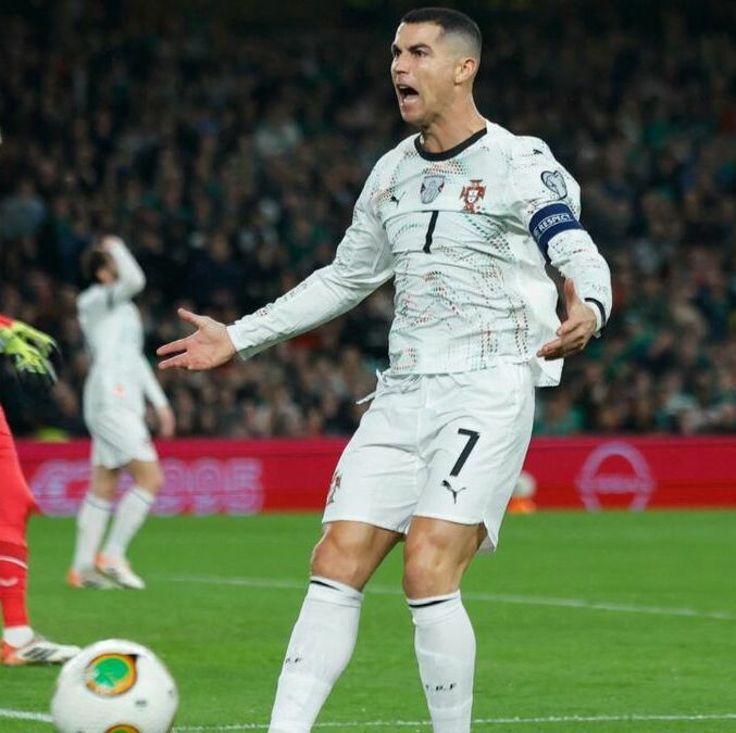 Cristiano Ronaldo fue expulsado ante Irlanda (Reuters)