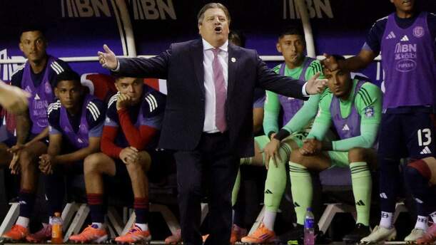 Miguel Herrera protesta en el Costa Rica vs Nicaragua (Reuters)