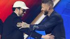 Sergio Ramos y Bad Bunny se dieron un abrazo. (Foto: EFE)
