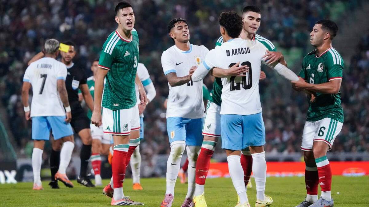 César Montes y Maxi Araújo tuvieron un encontronazo (Imago7)
