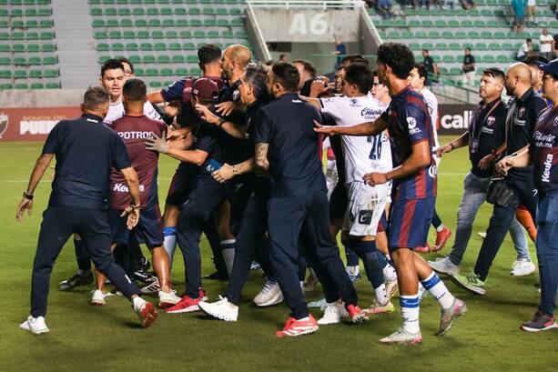 Las cosas terminaron calientes entre Atlante y Tepatitlán / Imago7