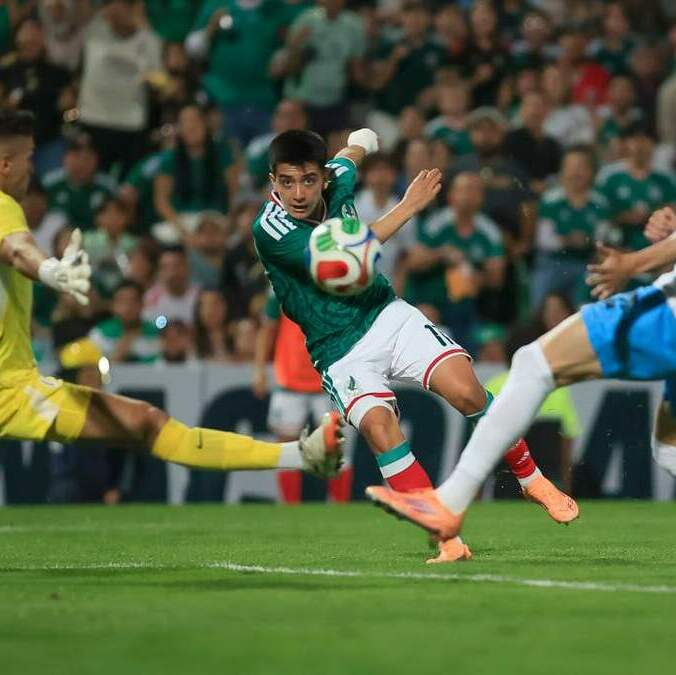 México buscó el triunfo, pero no pudo ante Uruguay (Imago7)