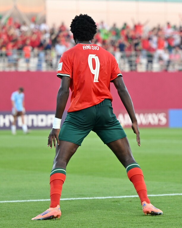 Anísio Cabral ha celebrado como Cristiano Ronaldo