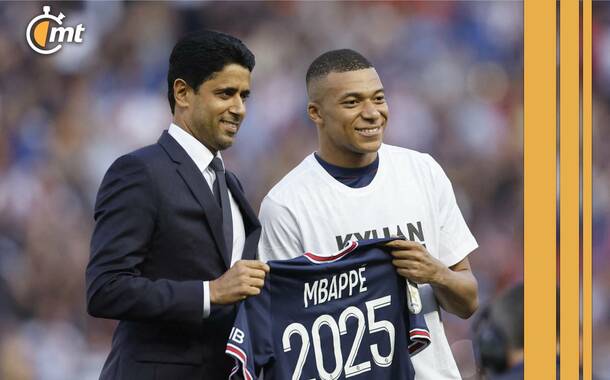 Mbappé posa con Al Khelaifi en su última renovación (Reuters)