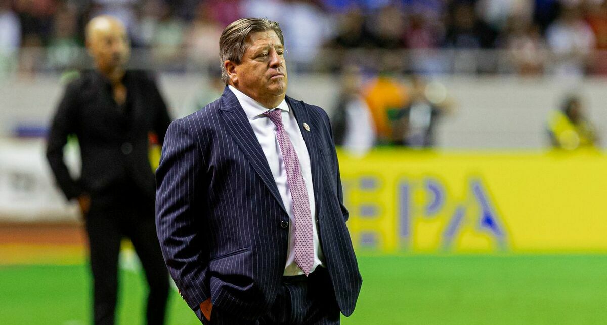 Miguel Herrera tiene las horas contadas, depende de pasar al Mundial. (Foto: Mexsport)