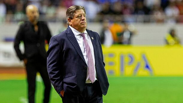 Miguel Herrera tiene las horas contadas, depende de pasar al Mundial. (Foto: Mexsport)