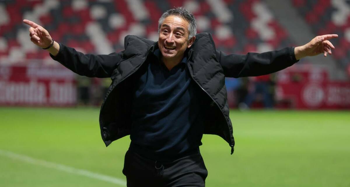 Antonio Contreras celebra con Chivas Femenil (Imago7)