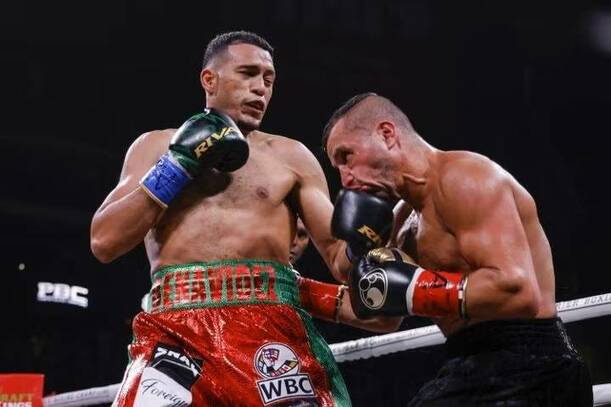 David Benavidez golpea a Lemieux (EFE)