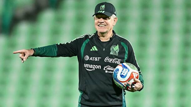 Javier Aguirre encabeza un entrenamiento de México (Imago7)