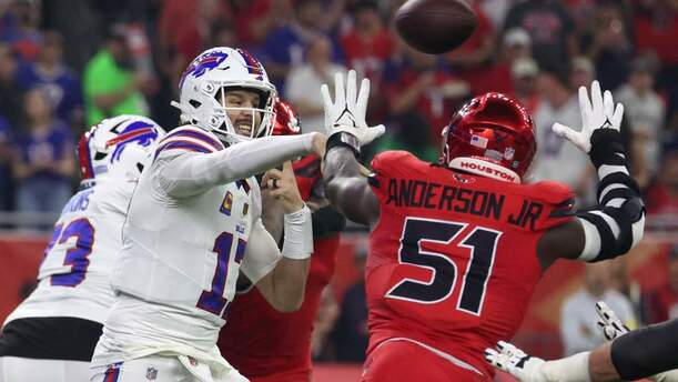 Josh Allen vivió una noche complicada en Houston (Reuters)