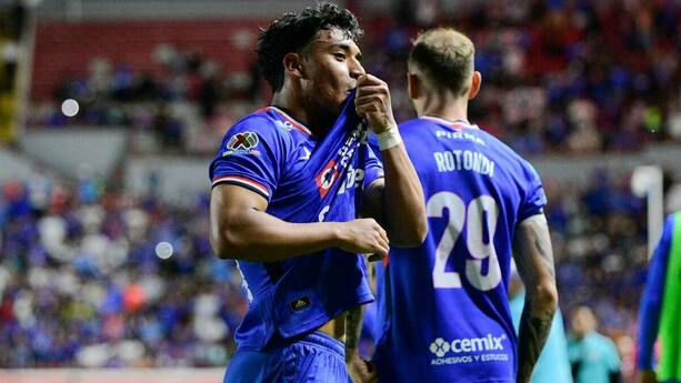 Amaury Morales festeja con Cruz Azul (Imago7)