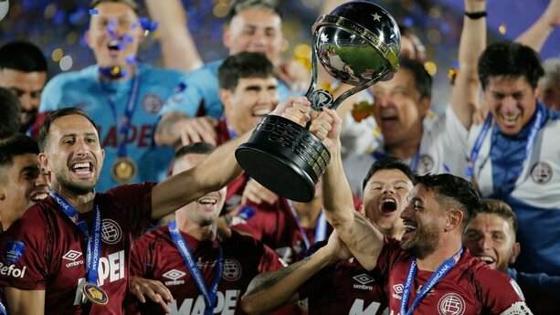 Izquierdoz jugó con Santos y ahora esa campeón de la Sudamericana (Reuters)