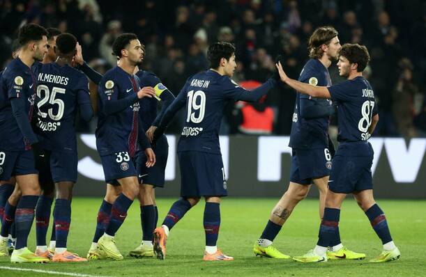 Los de Paris mantienen una distancia de dos puntos / Reuters