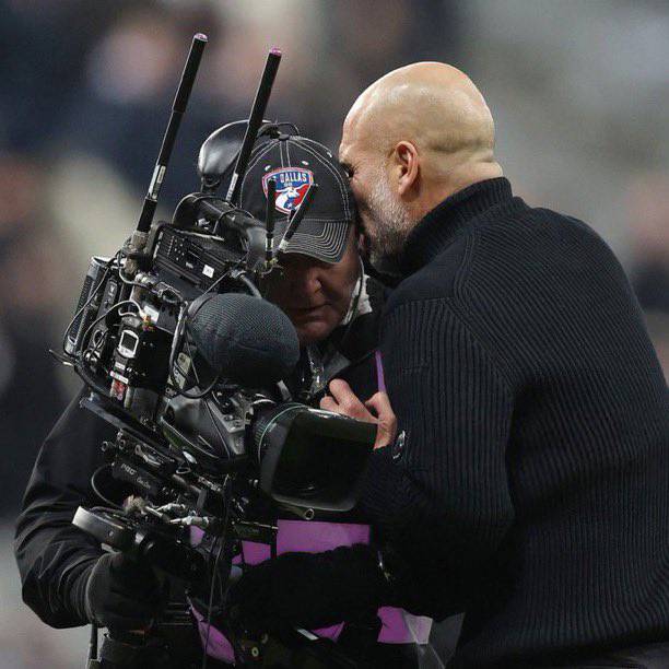 Pep Guardiola tuvo un conato de bronca al final del partido / Reuters