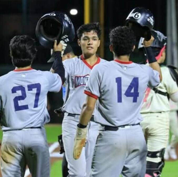 Sultanes festeja el triunfo (@LigaMexBeis)