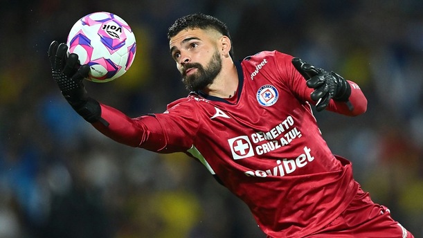 Andrés Gudiño apunta a ser el portero de Cruz Azul en la Liguilla (Imago7)