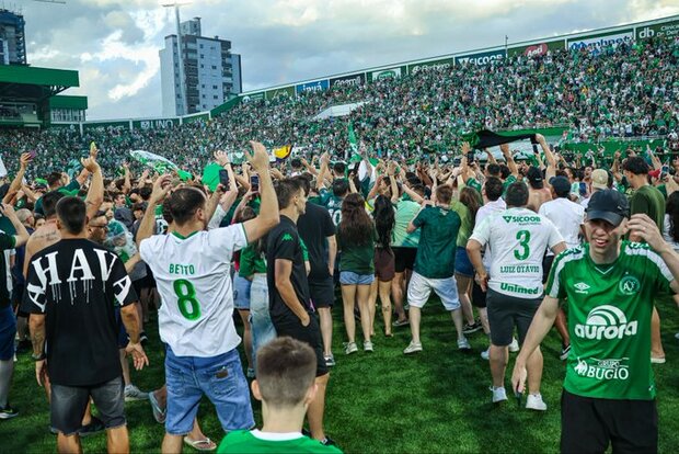 La afición se le entregó al Chapecoense. (Foto: Chapecoense)