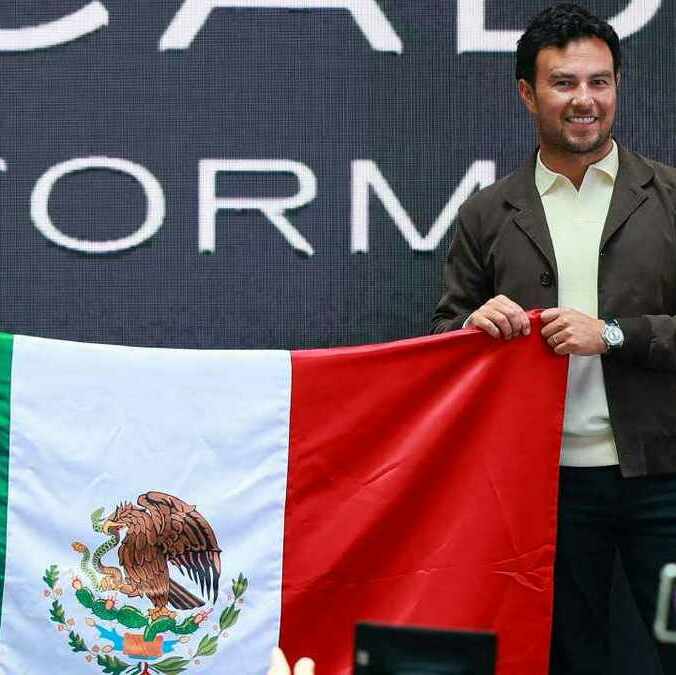 Checo Pérez ya es piloto de Cadillac (Reuters)