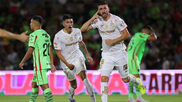 Paulinho festeja tras el primer gol de Toluca (Imago7)