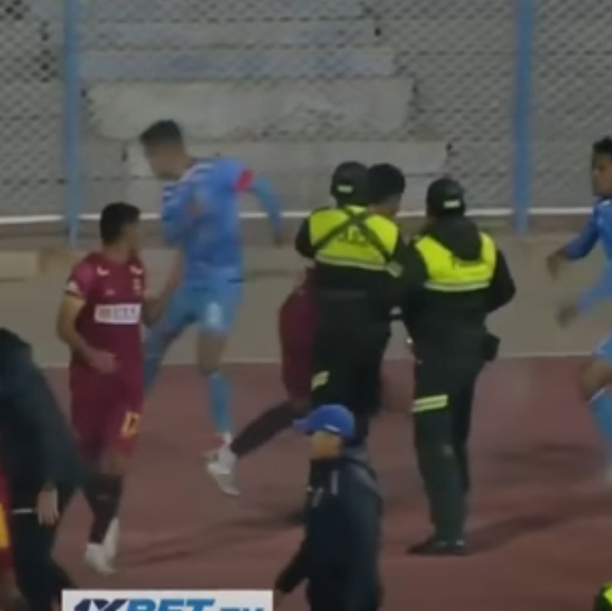 El futbol de Bolivia fue testigo de una brutal pelea entre miembros de dos equipos (Captura)