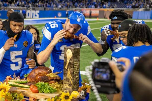 Jared Goff y los Lions celebran con pavo un Thanksgiving (Reuters)