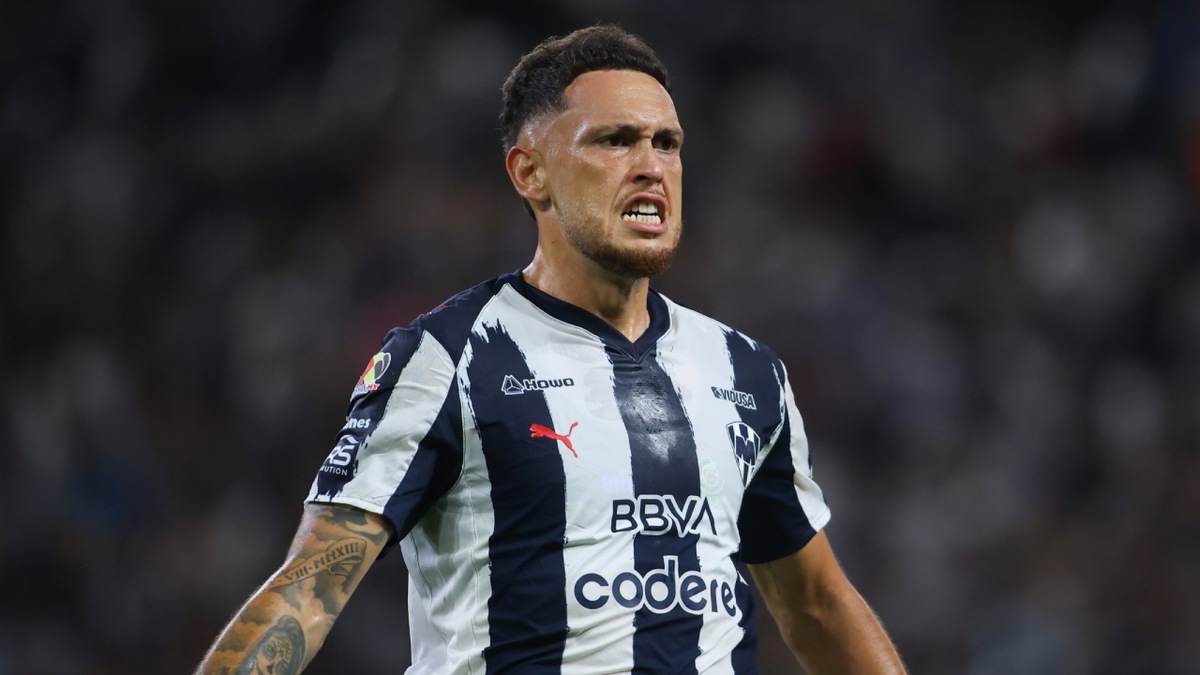 Lucas Ocampos causó baja de Rayados tras lesionarse la muñeca (Imago7)