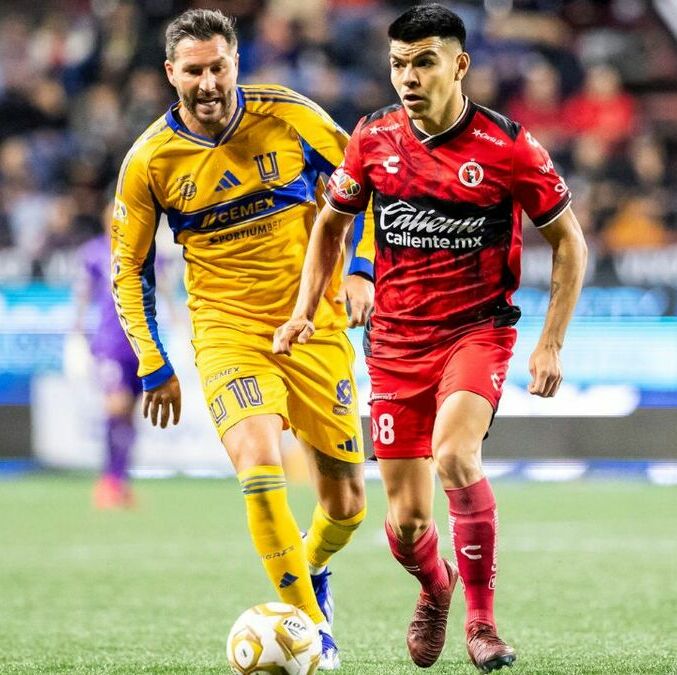 André-Pierre Gignac e Iván Tona (Imago7)