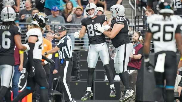 Brock Bowers podría ganar el premio Art Rooney (Reuters)