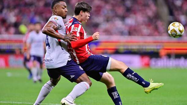 Chivas y Cruz Azul tuvieron un duelo algo cerrado (Mexsport)